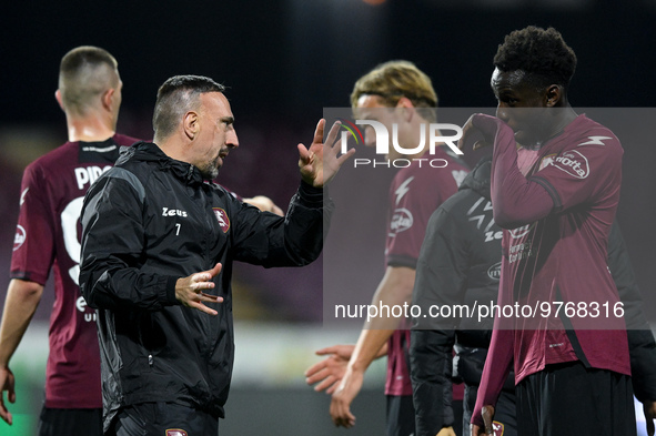 Franck Ribery of US Salernitana gives instructions to Junior Sambia of US Salernitana during the Serie A match between US Salernitana and Bo...