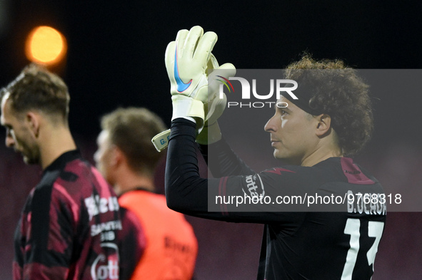 Guillermo Ochoa of US Salernitana greets the fans during the Serie A match between US Salernitana and Bologna FC at Stadio Arechi, Salerno,...