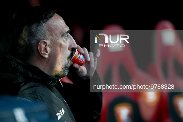 Franck Ribery of US Salernitana drinks a coffee sitting on the bench during the Serie A match between US Salernitana and Bologna FC at Stadi...