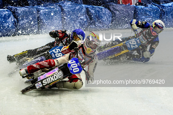 Franz Zorn (100) (Yellow) leads 
Stefan Svensson (58) (Blue) and Niclas Svensson (192) (White)  during the Ice Speedway Gladiators World Cha...