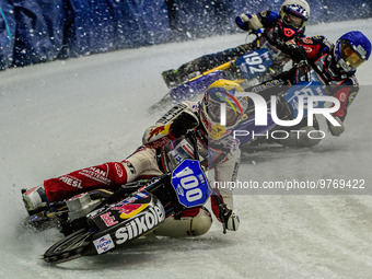 Franz Zorn (100) (Yellow) leads 
Stefan Svensson (58) (Blue) and Niclas Svensson (192) (White)  during the Ice Speedway Gladiators World Cha...