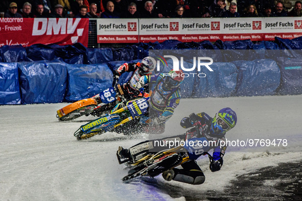 Martin Haarahiltunen (199) (Blue) leads Luca Bauer (48) (Red) and Sebastian Reitsma (283) (White) during the Ice Speedway Gladiators World C...