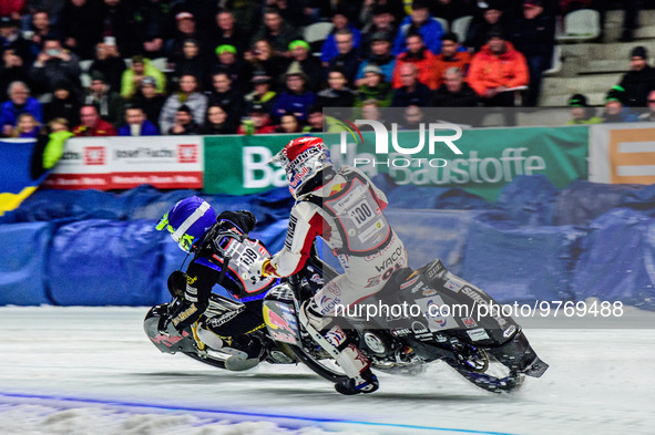 Martin Haarahiltunen (199) (Blue) shuts down Franz Zorn (100) (Red) during the Ice Speedway Gladiators World Championship Final 1 at Max-Aic...