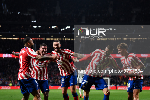 Memphis Depay, Rodrigo de Paul, Mario Hermoso, Yannick Carrasco and Marcos Llorente celebrates a goal during La Liga match between Atletico...