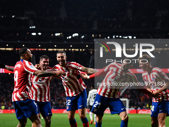 Memphis Depay, Rodrigo de Paul, Mario Hermoso, Yannick Carrasco and Marcos Llorente celebrates a goal during La Liga match between Atletico...